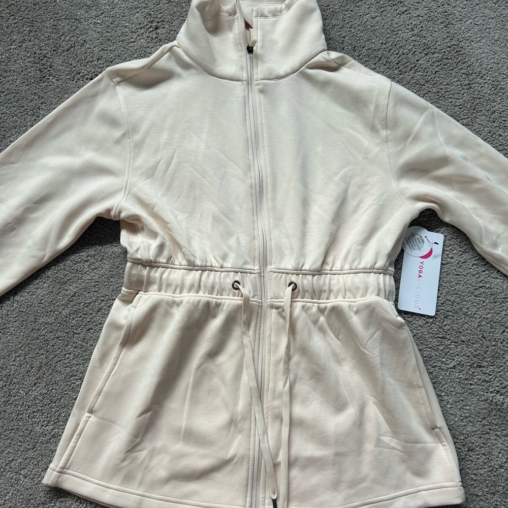 NWT Women's Yogalicious scuba Jacket